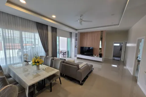 House in Pattaya, Thailand 3 bedrooms № 155592 - photo 18