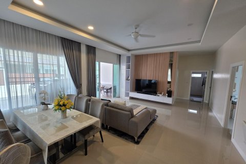 House in Pattaya, Thailand 3 bedrooms № 155592 - photo 4