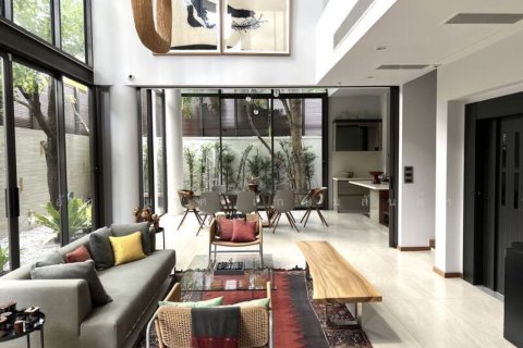 Maison à Watthana, Bangkok, Thaïlande 5 chambres № 154103 - photo 1