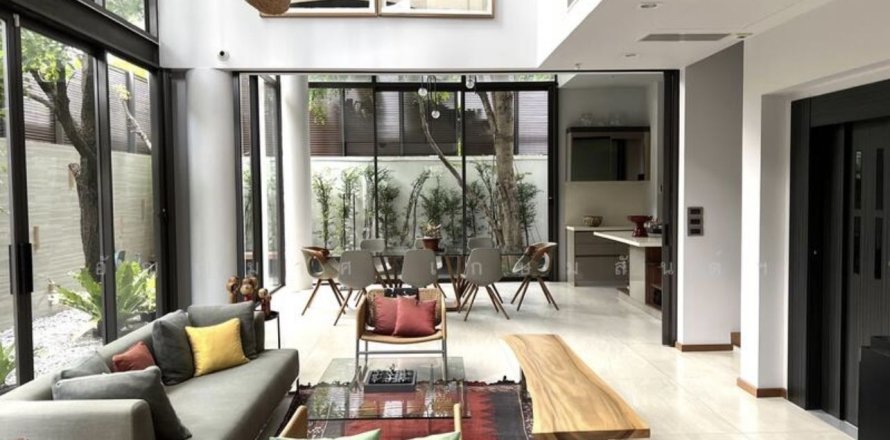 Maison à Watthana, Bangkok, Thaïlande 5 chambres № 154103