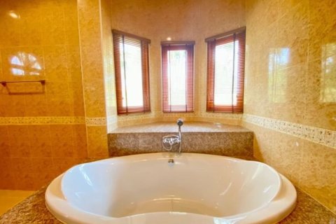 Villa in Chiang Mai, Thailand 3 bedrooms № 119921 - photo 17