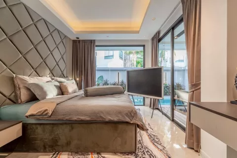 Villa in Pattaya, Thailand 5 bedrooms № 138333 - photo 9