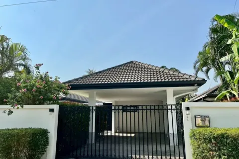 Villa in Hua Hin, Thailand 2 bedrooms № 160342 - photo 2