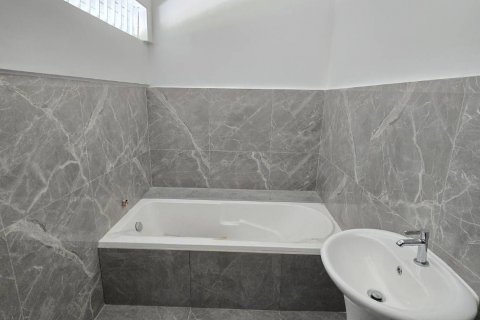 House in Phuket, Thailand 4 bedrooms № 145253 - photo 19