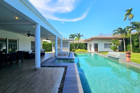 Villa in Hua Hin, Thailand 4 Schlafzimmer № 222151 - Foto 9