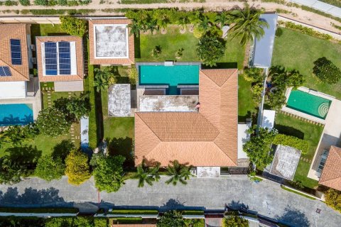 Villa in Hua Hin, Thailand 4 Schlafzimmer № 222151 - Foto 2
