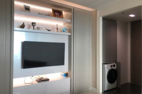 Кондоминиум с 2 спальнями в Дин Даенге, Бангкок, Таиланд № 137857 - фото 2