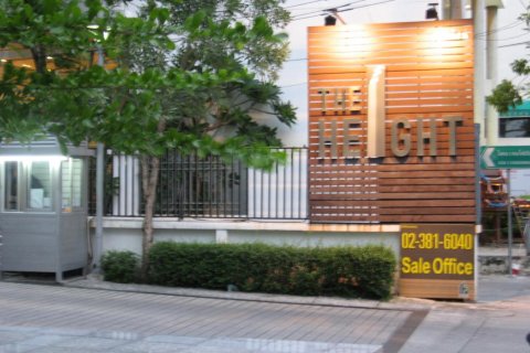 Condo in Bangkok, Thailand, 3 bedrooms  № 157770 - photo 12