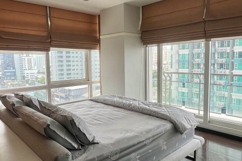 Condo in Bangkok, Thailand, 3 bedrooms  № 157770 - photo 4