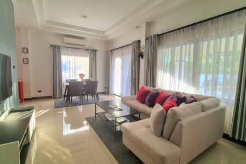 House in Pattaya, Thailand 3 bedrooms № 157765 - photo 1