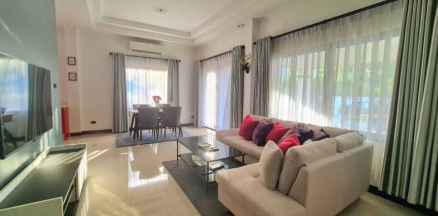 House in Pattaya, Thailand 3 bedrooms № 157765
