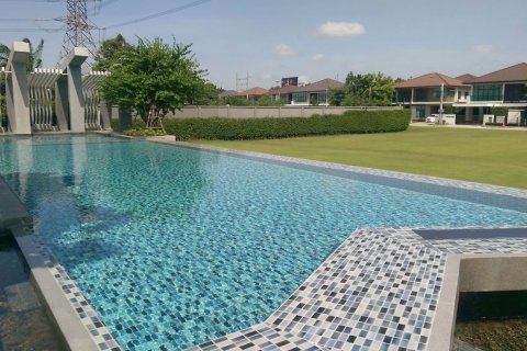 House in Bangkok, Thailand 4 bedrooms № 157767 - photo 12