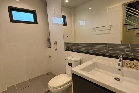 House in Bangkok, Thailand 4 bedrooms № 157767 - photo 17