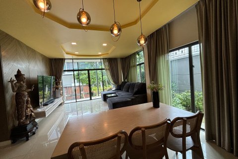 House in Bangkok, Thailand 4 bedrooms № 157767 - photo 28