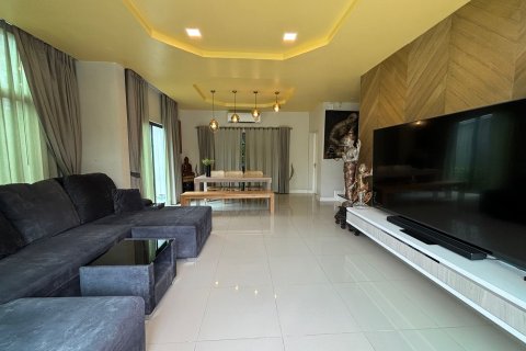 House in Bangkok, Thailand 4 bedrooms № 157767 - photo 15