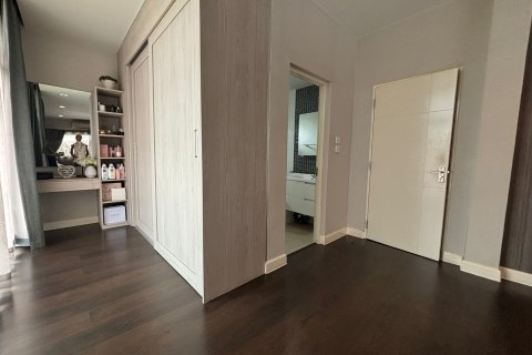 House in Bangkok, Thailand 4 bedrooms № 157767 - photo 2