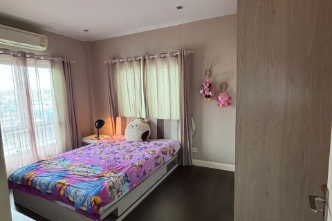 House in Bangkok, Thailand 4 bedrooms № 157767 - photo 4