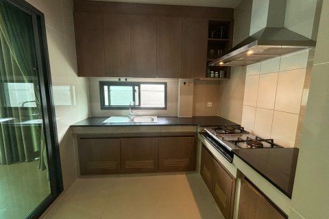 House in Bangkok, Thailand 4 bedrooms № 157767 - photo 3