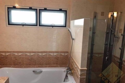 House in Pattaya, Thailand 3 bedrooms № 157768 - photo 12