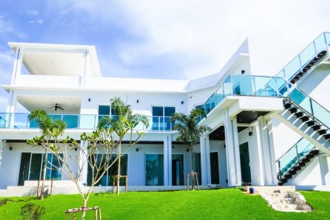 Дом в Паттайе, Таиланд с 9 спальнями  № 114429 - фото 1