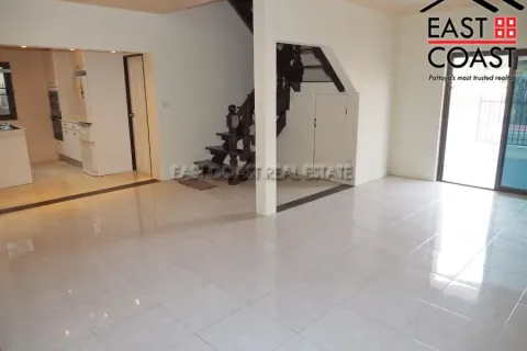 Casa de 4 dormitorios en Pattaya, Tailandia № 212787 - foto 6