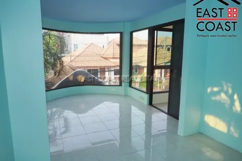 Casa de 4 dormitorios en Pattaya, Tailandia № 212787 - foto 14