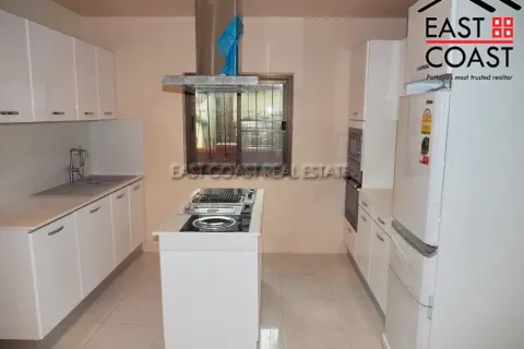 Casa de 4 dormitorios en Pattaya, Tailandia № 212787 - foto 10