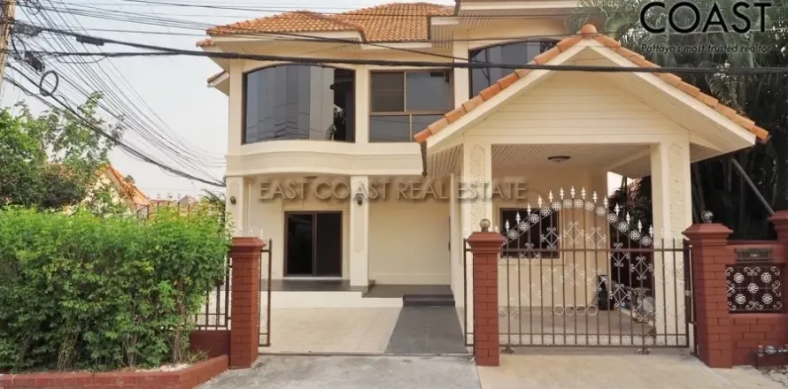 Casa de 4 dormitorios en Pattaya, Tailandia № 212787