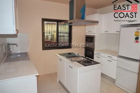 Casa de 4 dormitorios en Pattaya, Tailandia № 212787 - foto 11