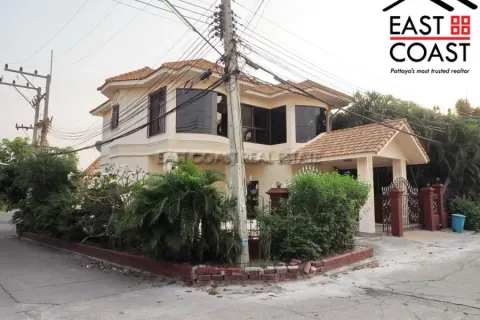 Casa de 4 dormitorios en Pattaya, Tailandia № 212787 - foto 3