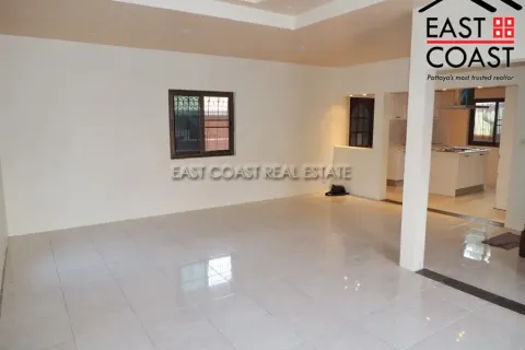 Casa de 4 dormitorios en Pattaya, Tailandia № 212787 - foto 5