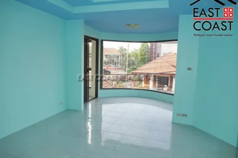 Casa de 4 dormitorios en Pattaya, Tailandia № 212787 - foto 15