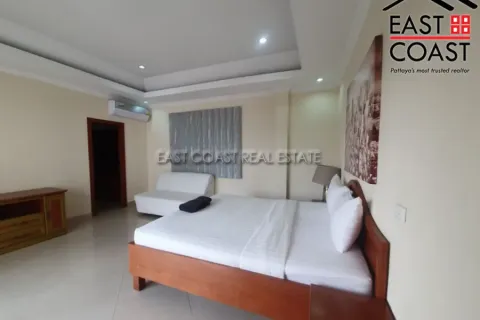 Casa de 4 dormitorios en Pattaya, Tailandia № 212788 - foto 7