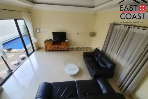 Casa de 4 dormitorios en Pattaya, Tailandia № 212788 - foto 3