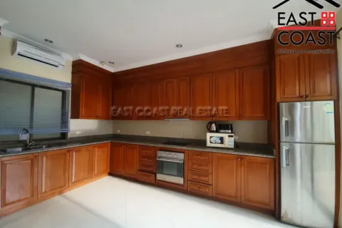 Casa de 4 dormitorios en Pattaya, Tailandia № 212788 - foto 5