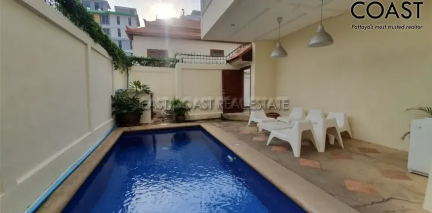 Casa de 4 dormitorios en Pattaya, Tailandia № 212788