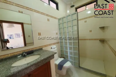 Casa de 4 dormitorios en Pattaya, Tailandia № 212788 - foto 16
