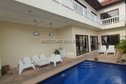 Casa de 4 dormitorios en Pattaya, Tailandia № 212788 - foto 20