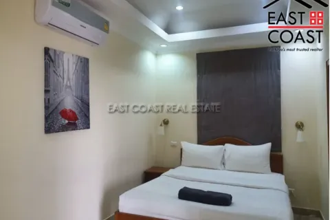 Casa de 4 dormitorios en Pattaya, Tailandia № 212788 - foto 14