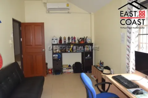 Casa de 8 dormitorios en Pattaya, Tailandia № 212790 - foto 19
