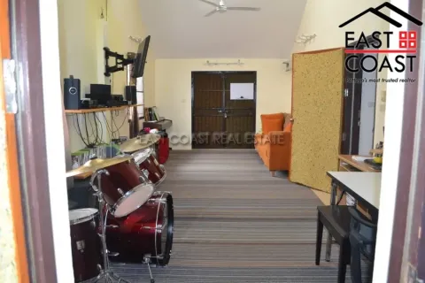 Casa de 8 dormitorios en Pattaya, Tailandia № 212790 - foto 15