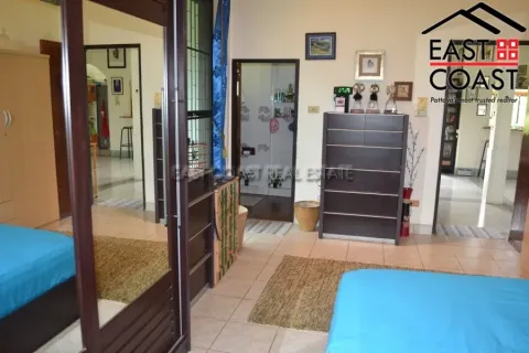 Casa de 8 dormitorios en Pattaya, Tailandia № 212790 - foto 6