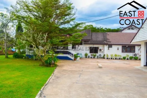 Casa de 8 dormitorios en Pattaya, Tailandia № 212790 - foto 2