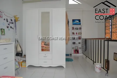Casa de 8 dormitorios en Pattaya, Tailandia № 212790 - foto 13