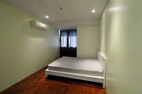Condo in Bangkok, Thailand, 2 bedrooms  № 143742 - photo 11