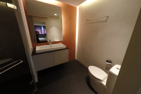 Condo in Bangkok, Thailand, 2 bedrooms  № 143742 - photo 12