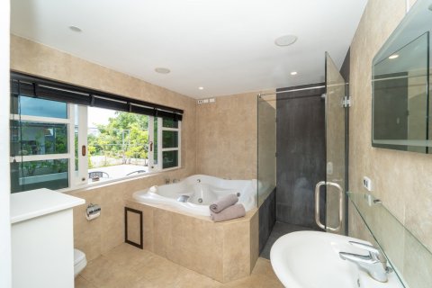 Villa in Ko Samui, Thailand 4 bedrooms № 154218 - photo 13