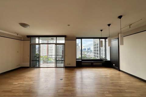 Кондоминиум с 3 спальнями в Патхум Ване, Бангкок, Таиланд № 149814 - фото 1