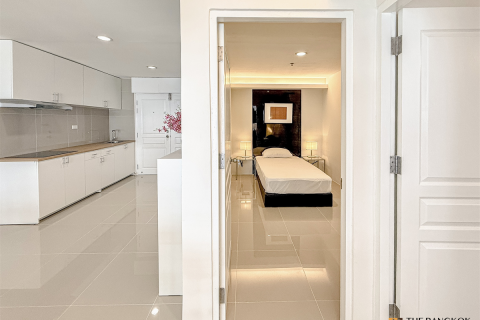 Condo in Bangkok, Thailand, 4 bedrooms № 190007 - photo 2