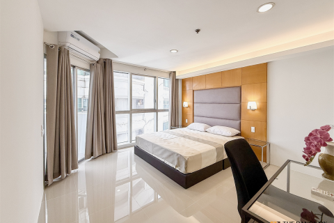 Condo in Bangkok, Thailand, 4 bedrooms № 190007 - photo 3